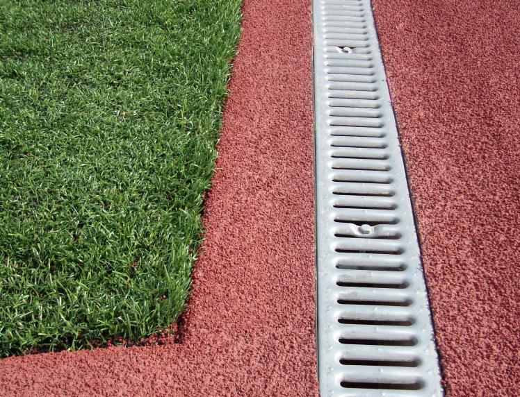 体育场跑道U型排水沟案例